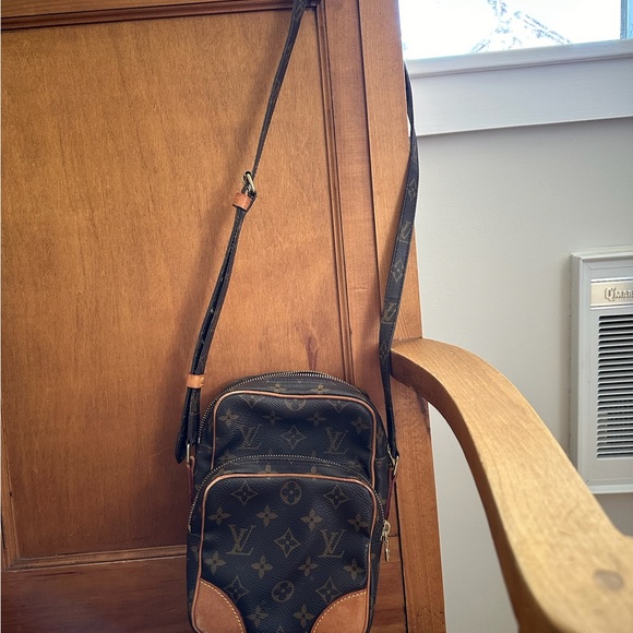 Louis Vuitton Camera Bag - Picture 6 of 7
